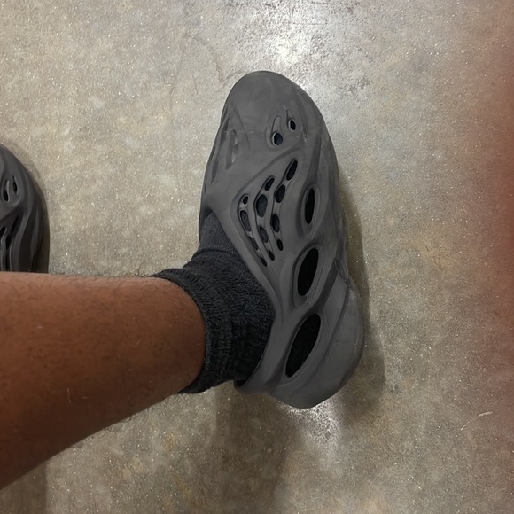 I’m selling fashion shoes that you could slip on a casual day. - Picture 2 of 4